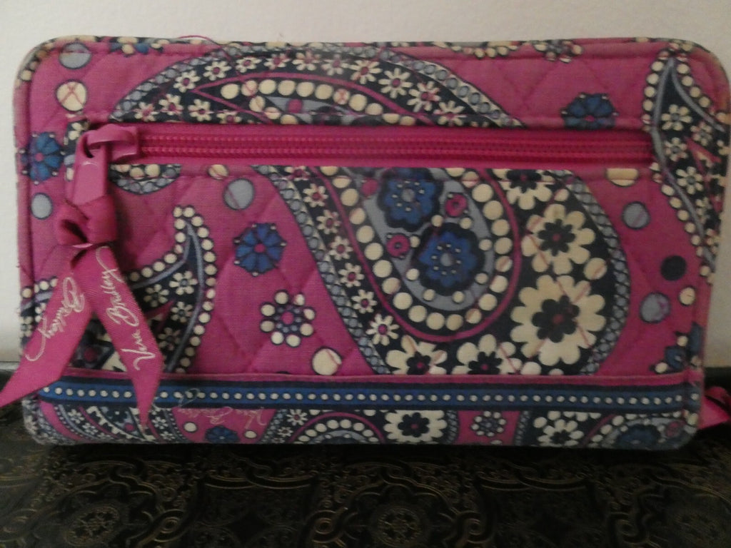 Vera Bradley Women’s Turncock Pink Floral Pattern Wallet Size Large