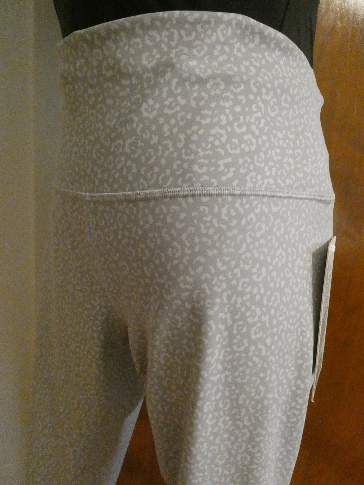 Lululemon Women Wunder Train High-Rise Crop 28" White/Gray Size 14