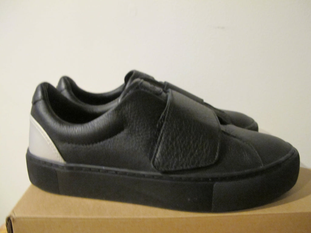 UGG Australia Neri Women's Black Leather Fashion Sneaker Size 7.5