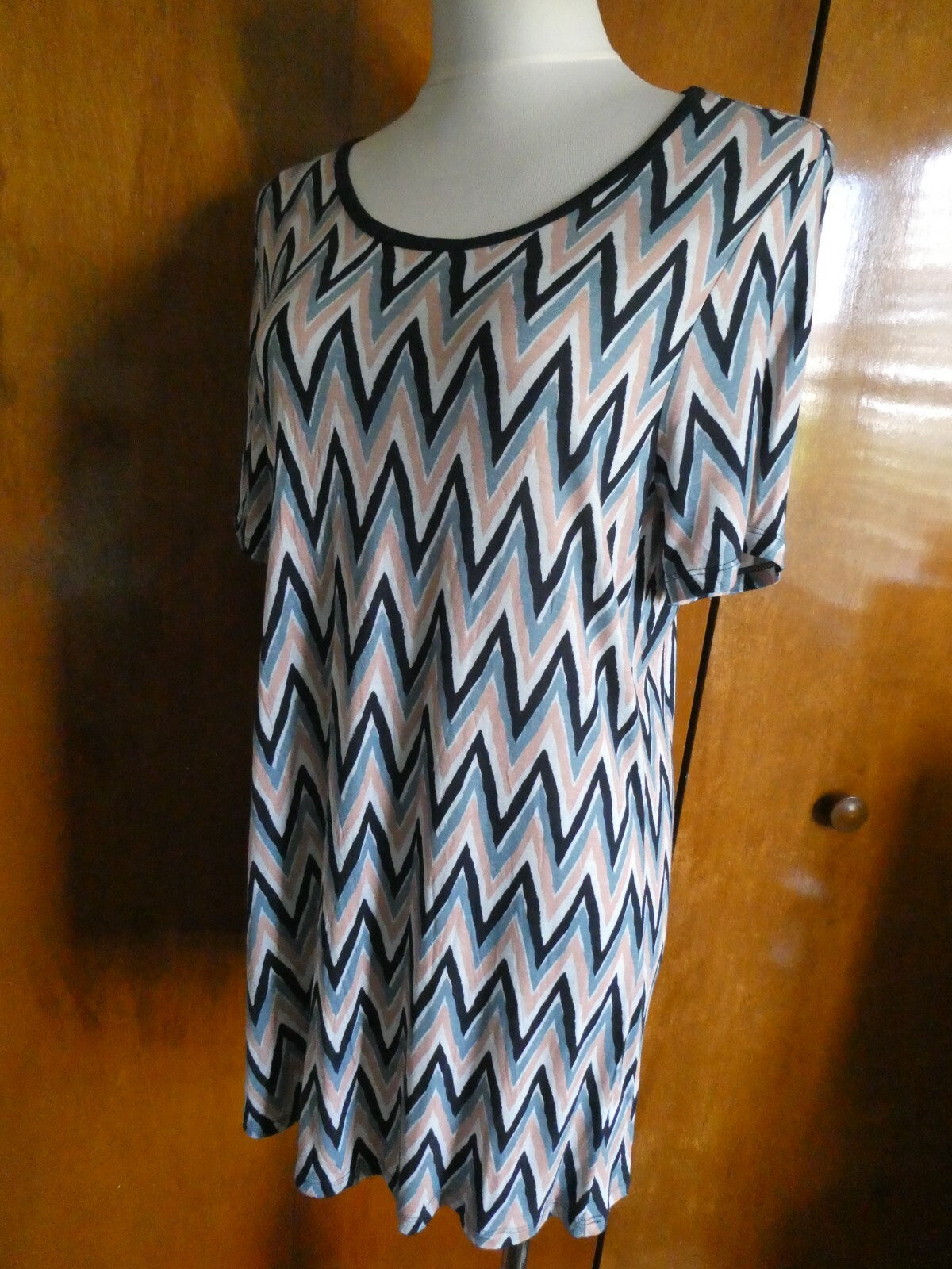 Gap women's rayon stylish orange/blue/black detailed top size Large