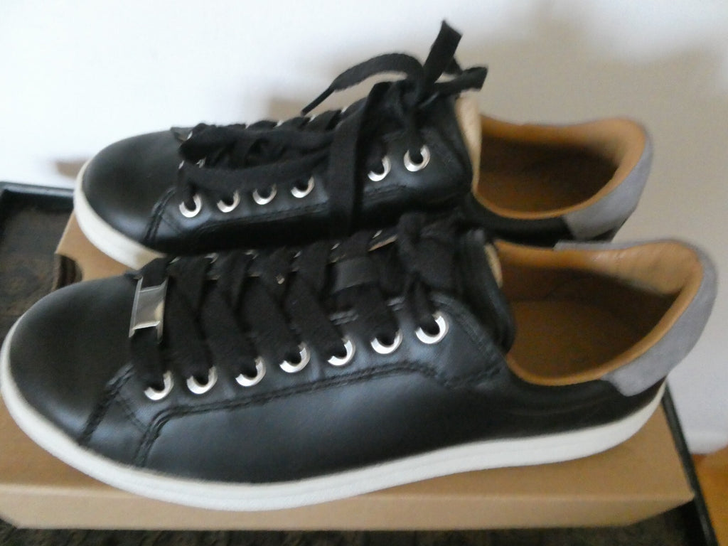 Ugg Australia Women’s Milo Black Leather Sneaker Size 8