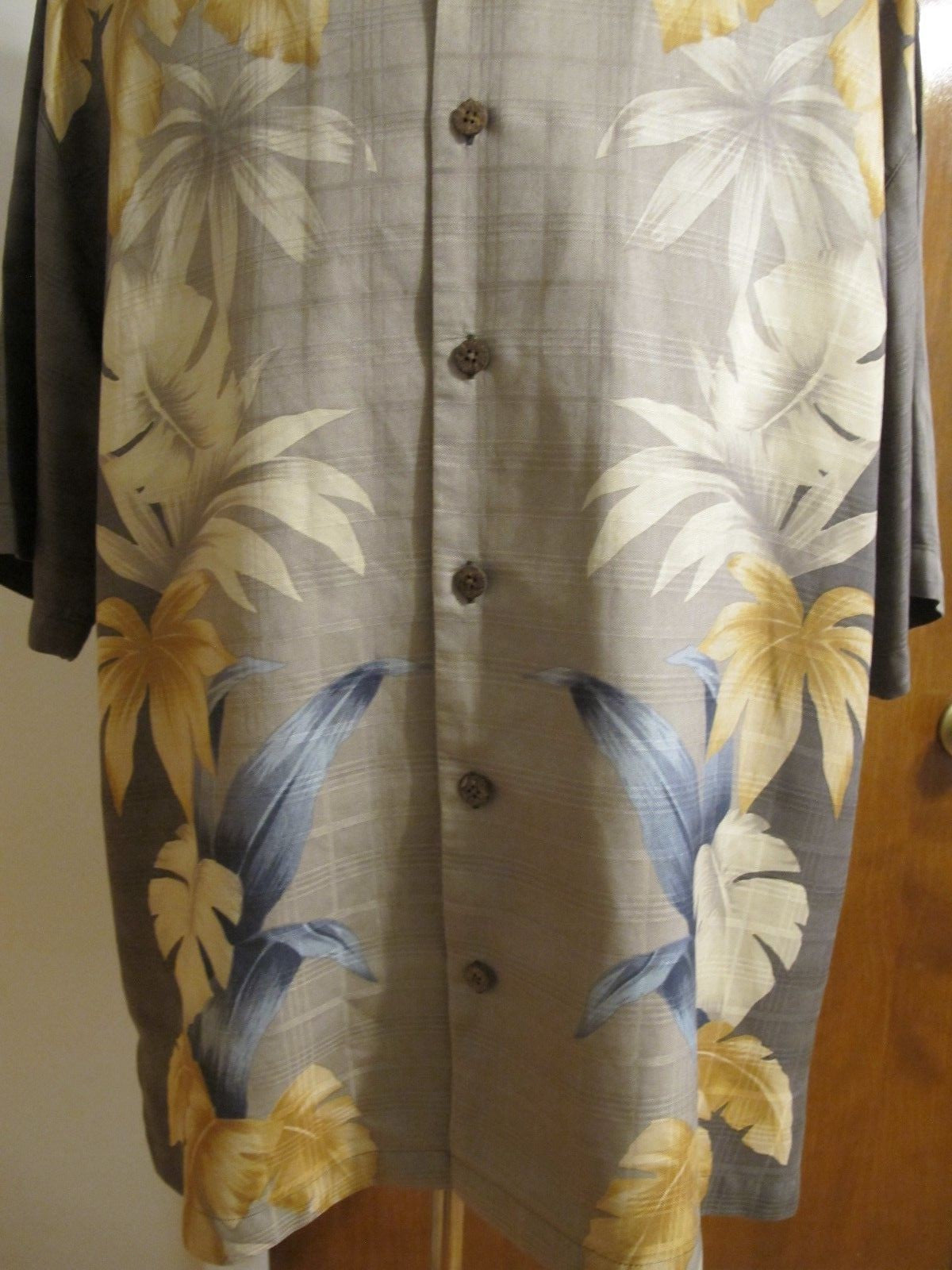 Tommy Bahama Men's Silk Multi Color Beige Gray Floral Shirt Size Large Nice
