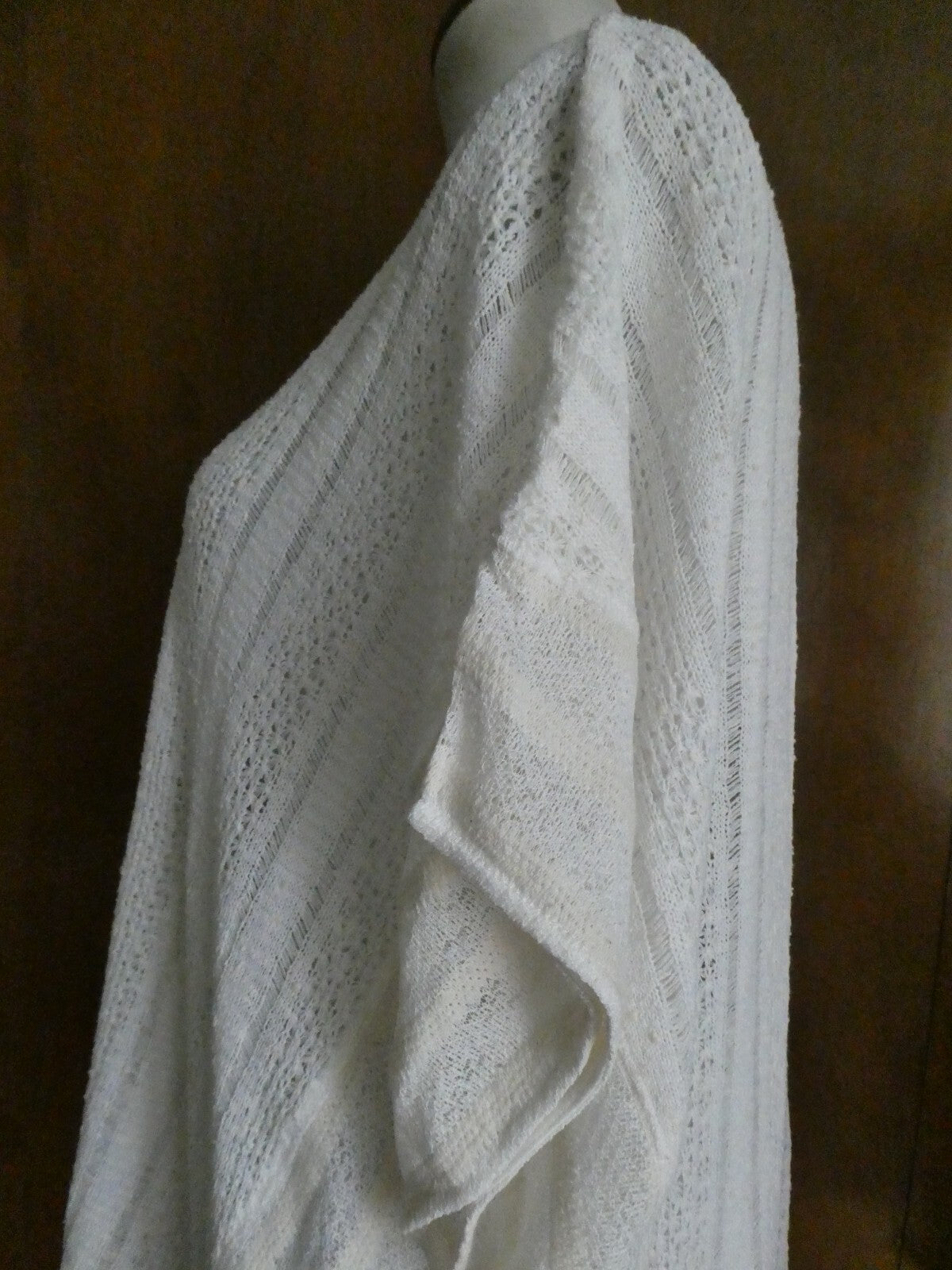Sanctuary women’s white crochet dolman sleeves top Medium 