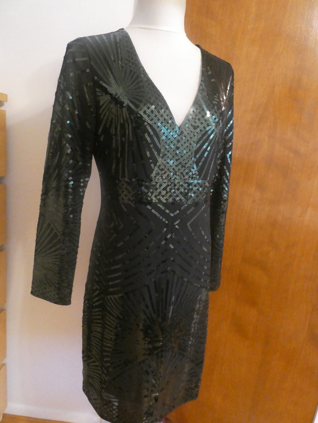 Misschen Women’s Black Evening Lined Sequined Long Sleeves Dress Size Large