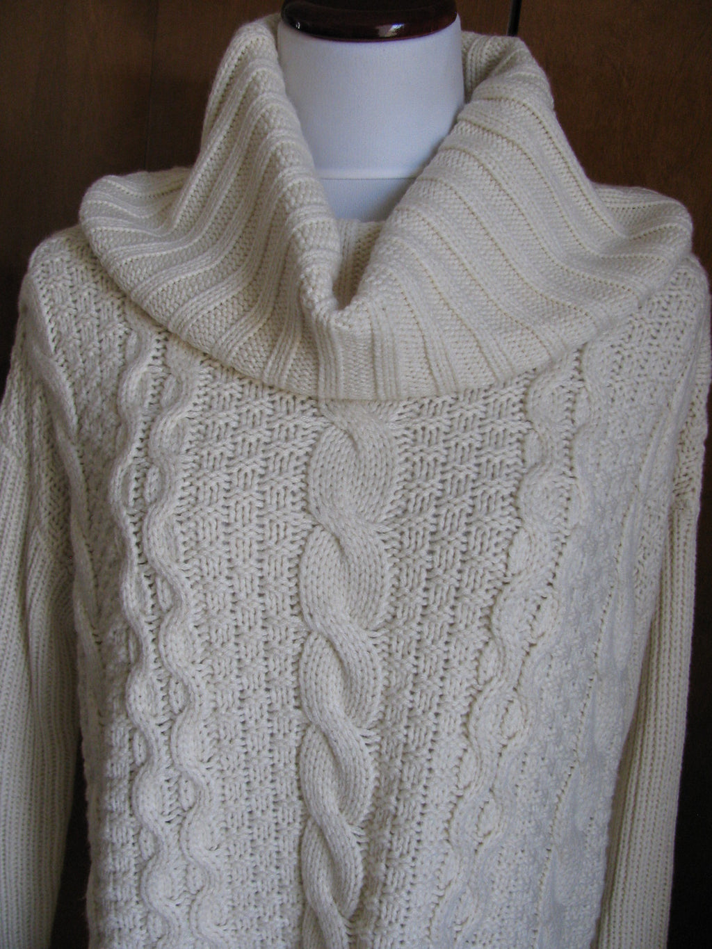 G H Bass & Co women’s ivory cowlneck cableknit gorgeous sweater Medium NWT 