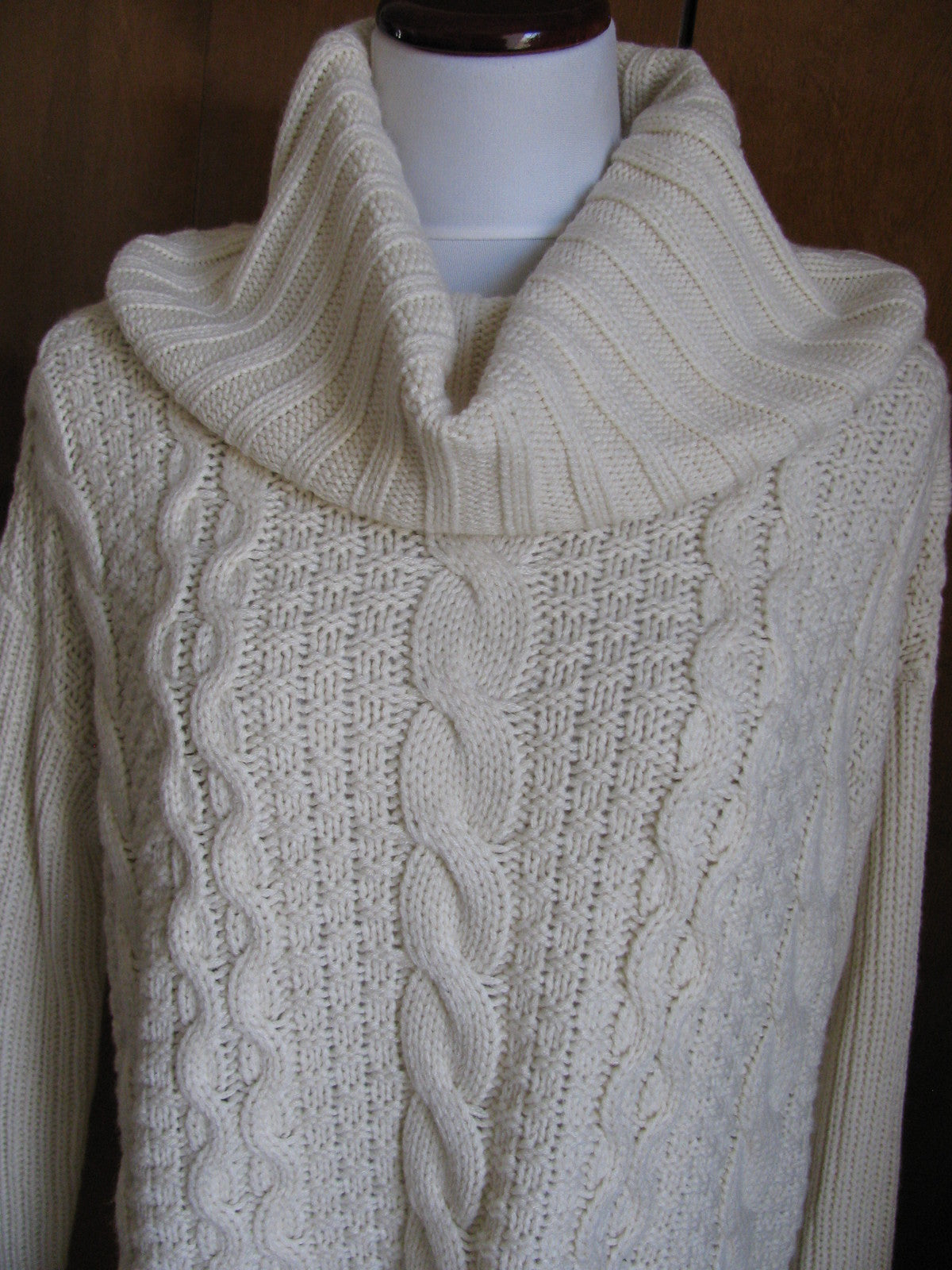 G H Bass & Co women’s ivory cowlneck cableknit gorgeous sweater Medium NWT 