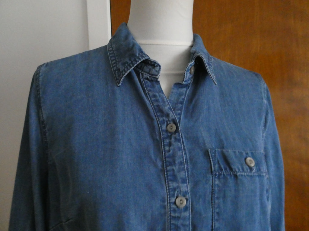 Merona Women’s Tencel Chambray Button Front Shirt Size Large Blue Long Sleeve