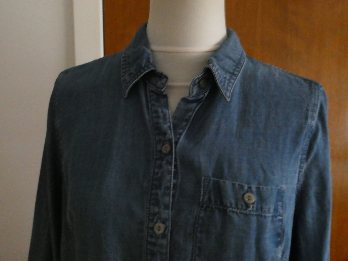 Merona Women’s Tencel Chambray Button Front Shirt Size Large Blue Long Sleeve