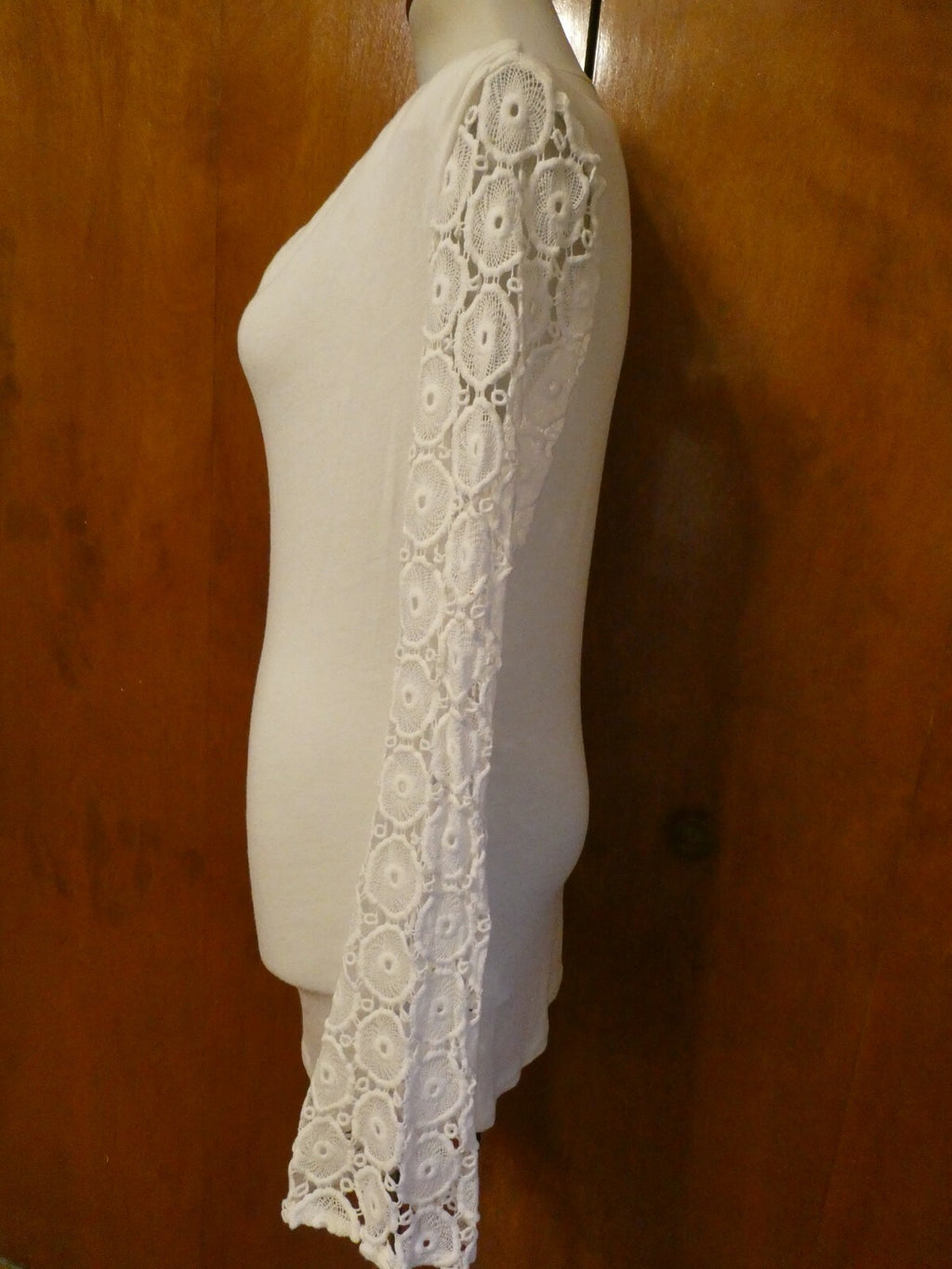 BEBE women’s white cotton crocheted long sleeves top size Small 