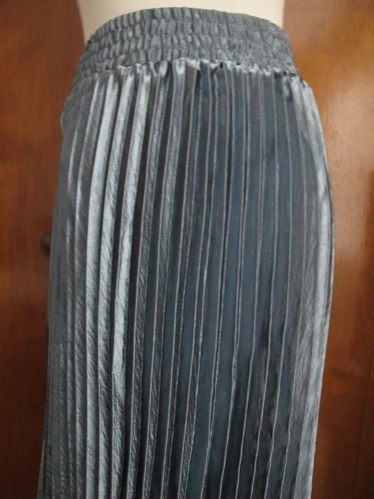Anthropologie  HD In Paris Women's Gray Carbon Pleated Skirt Large 