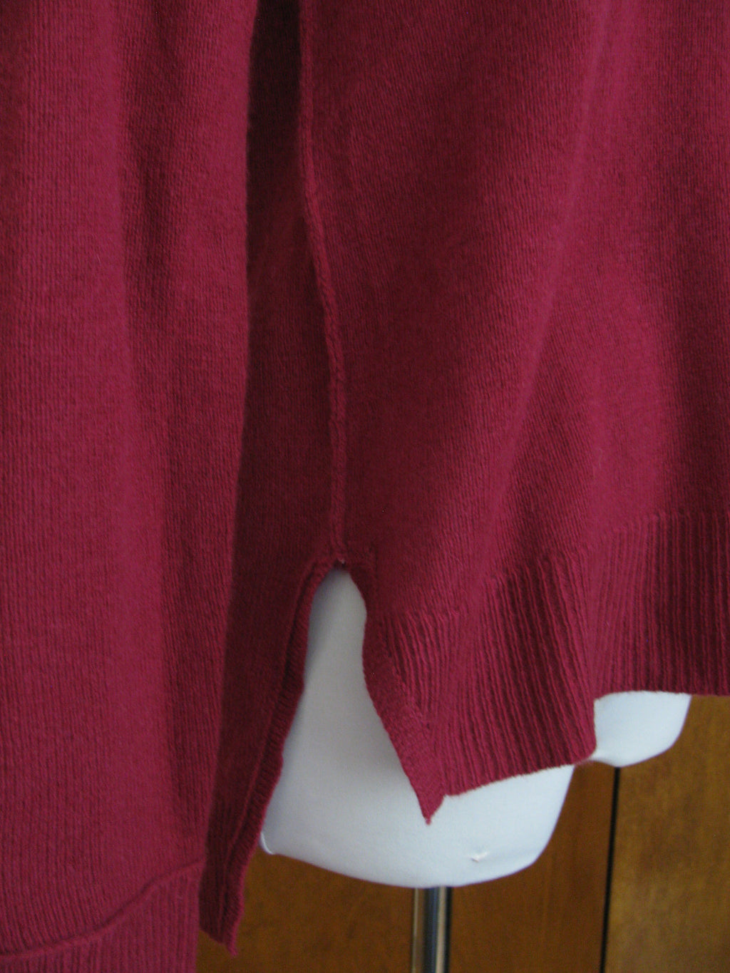 Aqua Women's Crinson Cashmere Asymmetric Back Detailed Sweater New