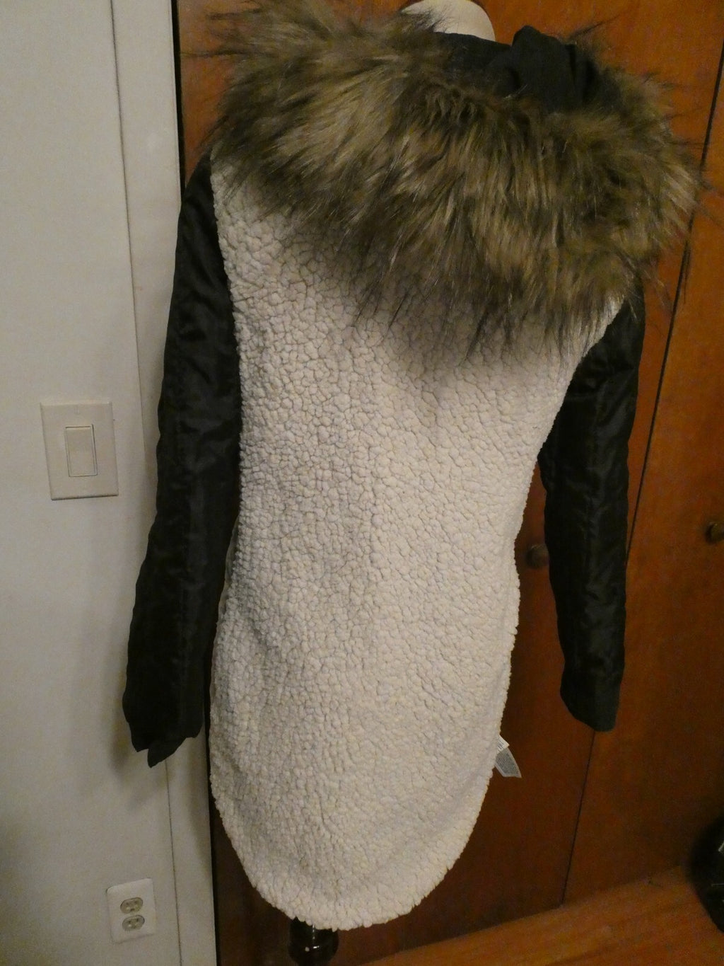 Abercrombie & Fitch Women's Long Faux Fur Winter Hooded Coat Jacket XSmall