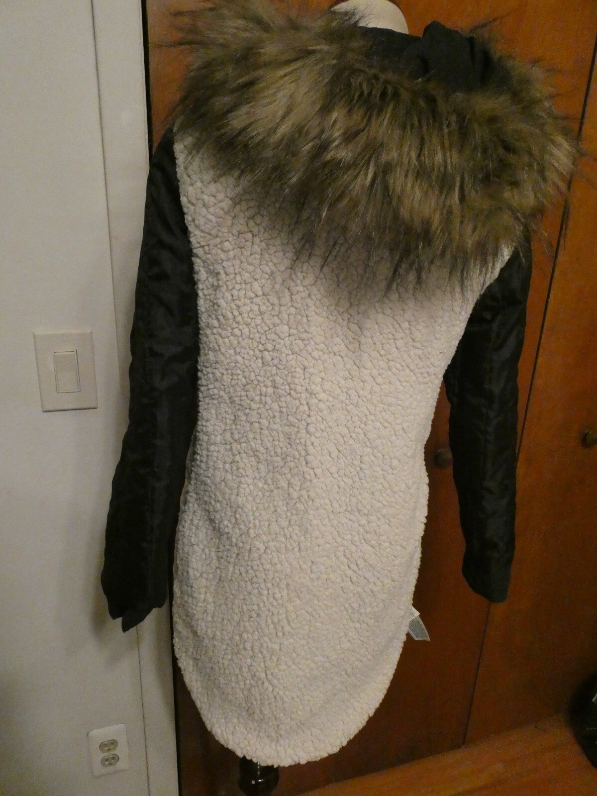 Abercrombie & Fitch Women's Long Faux Fur Winter Hooded Coat Jacket XSmall