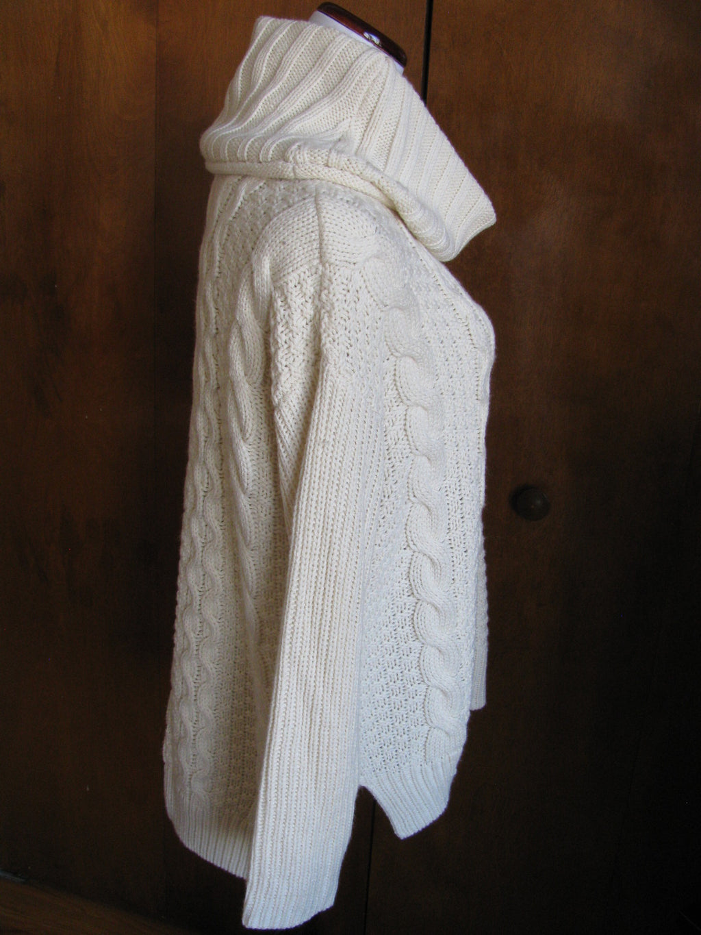 G H Bass & Co women’s ivory cowlneck cableknit gorgeous sweater Medium NWT 
