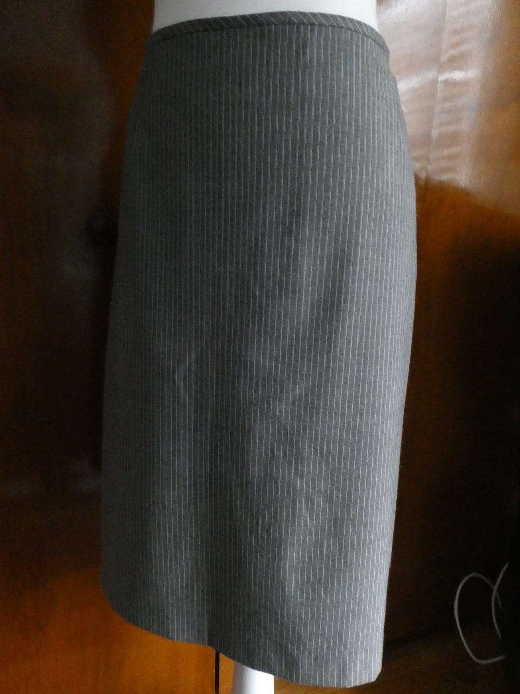 Calvin Klein women lined stylish charcoal w/white stripe skirt Size 14 New