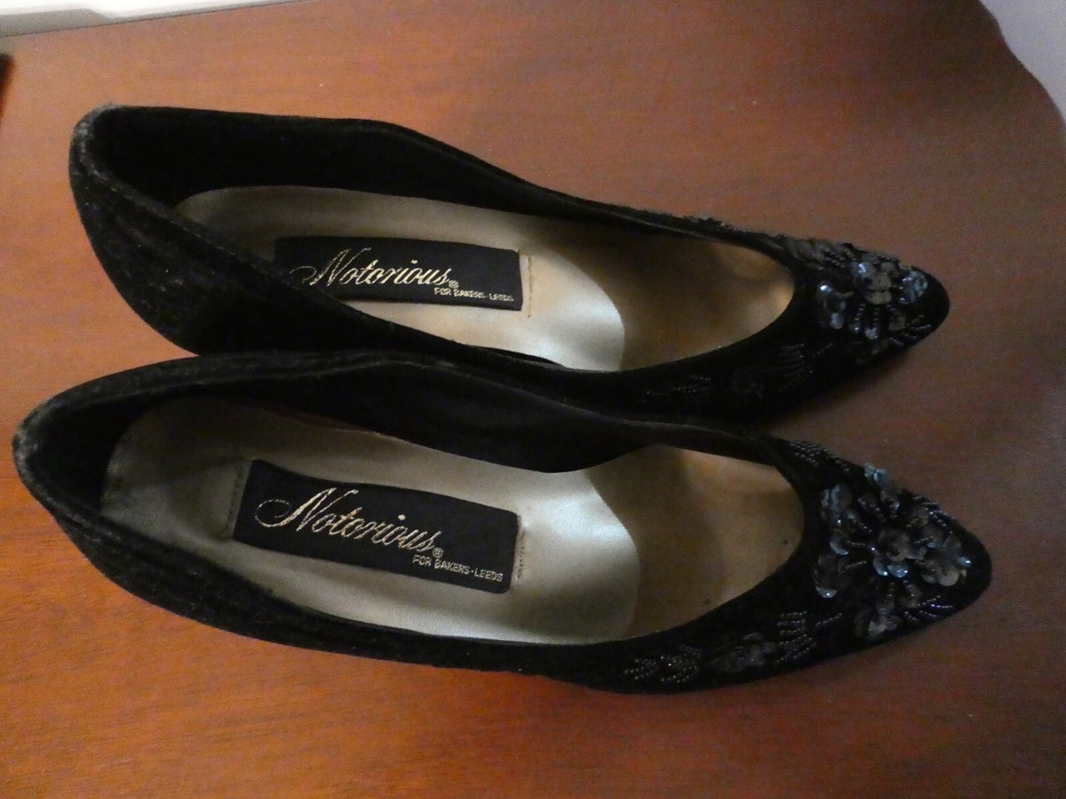 Notarious women's black velour dress shoes size 8