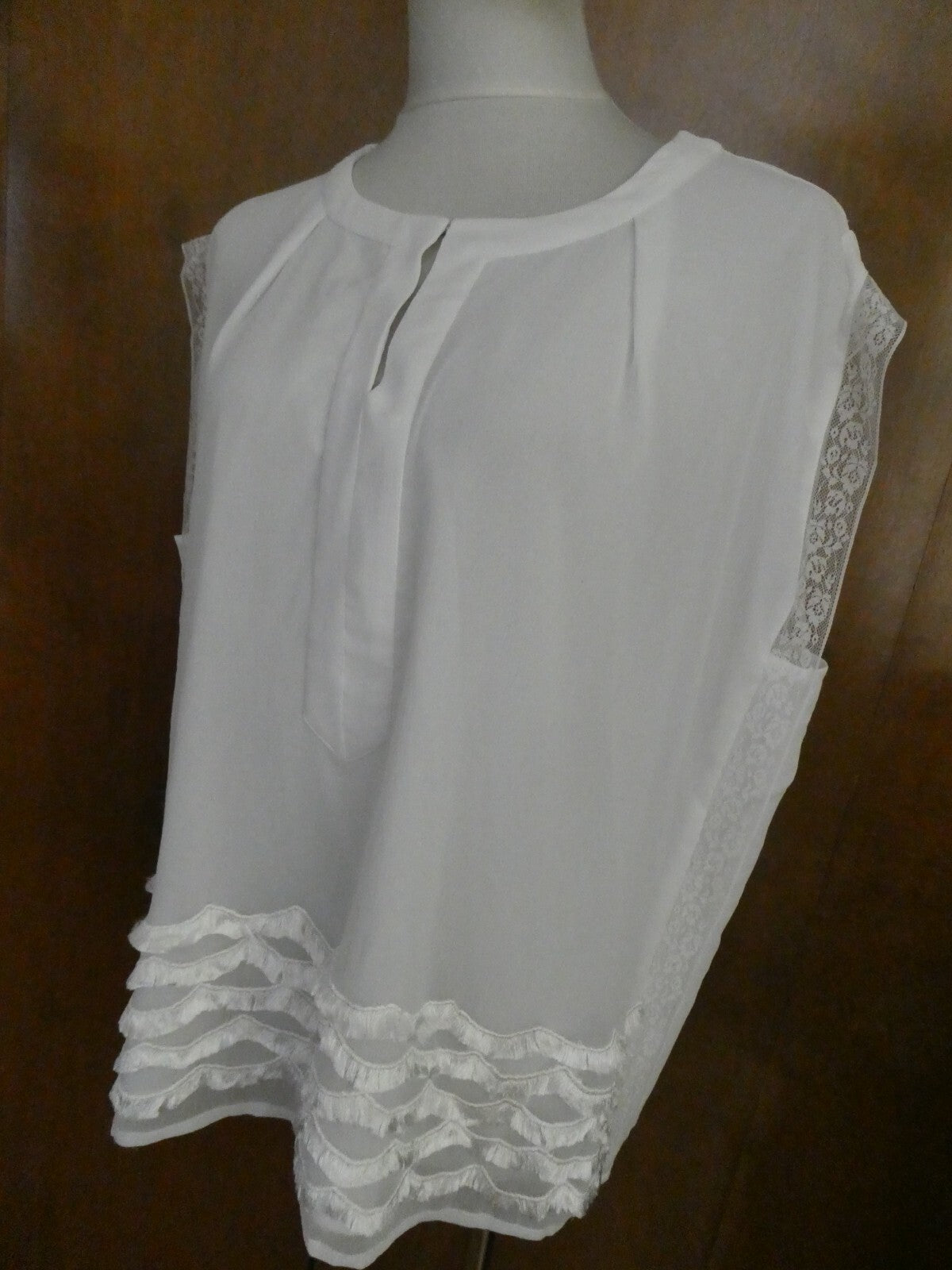 Anthropologie Ranna Gill Women's Decorated Detailed Lined White Top Size Large