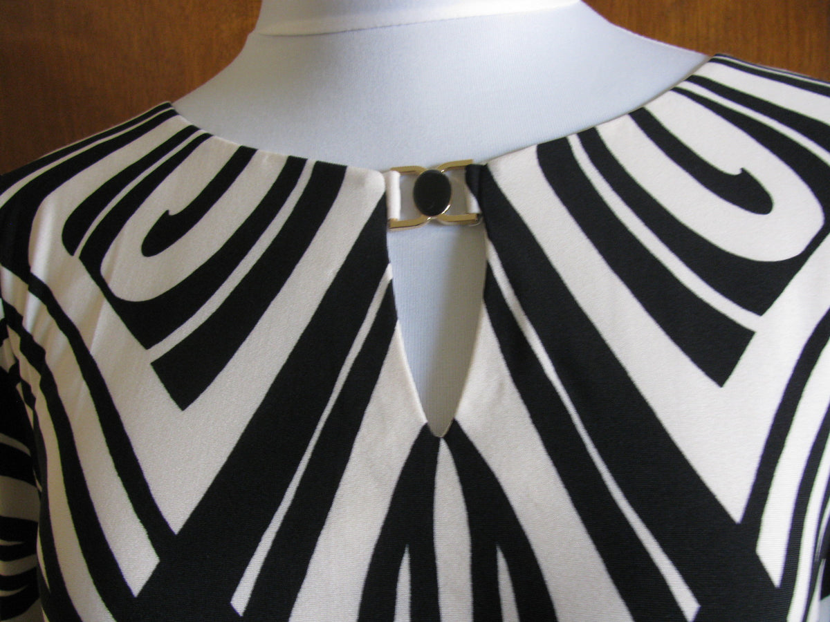 Tahari Arthur S Levine women’s geo print black ivory shift dress size 10 NWT