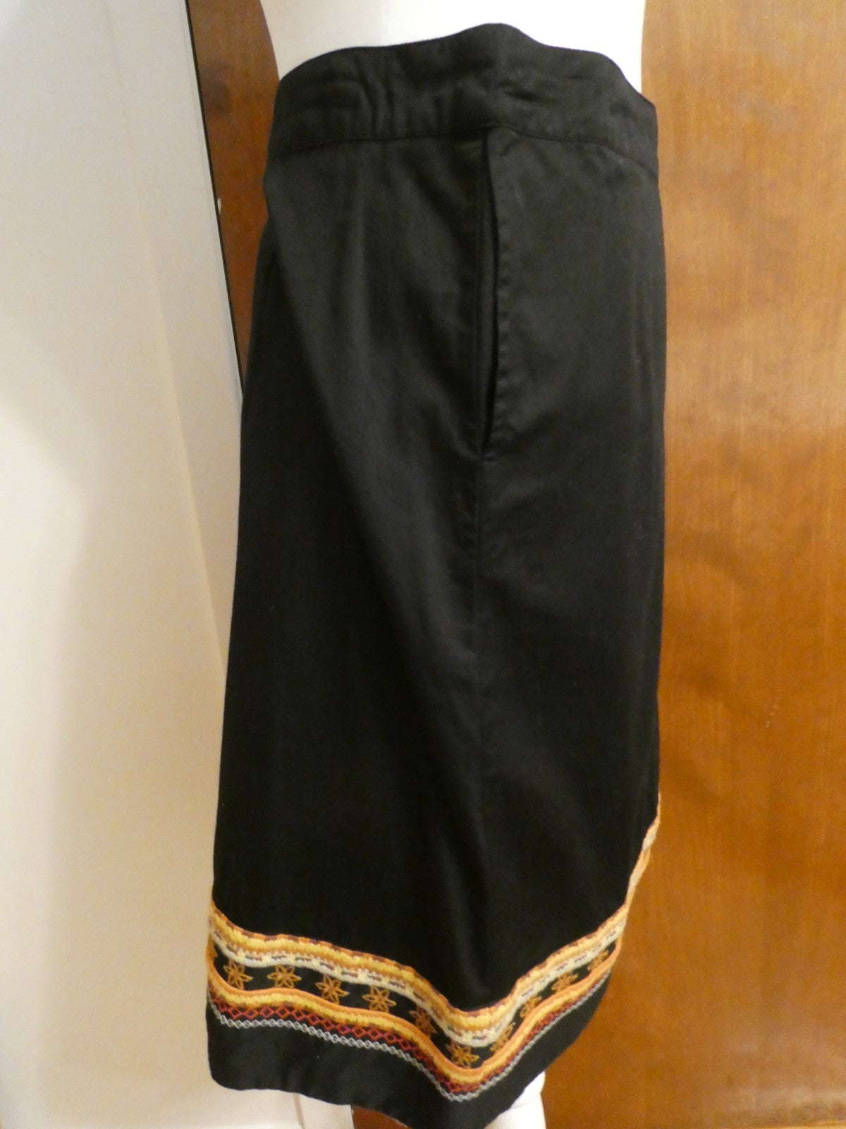DKNY black embroidered soft cotton lined pockets skirt size 12