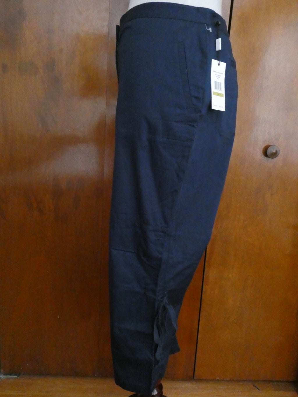 Calvin Klein Woman's Navy lightweight Cotton Summer Capris Pants 14P