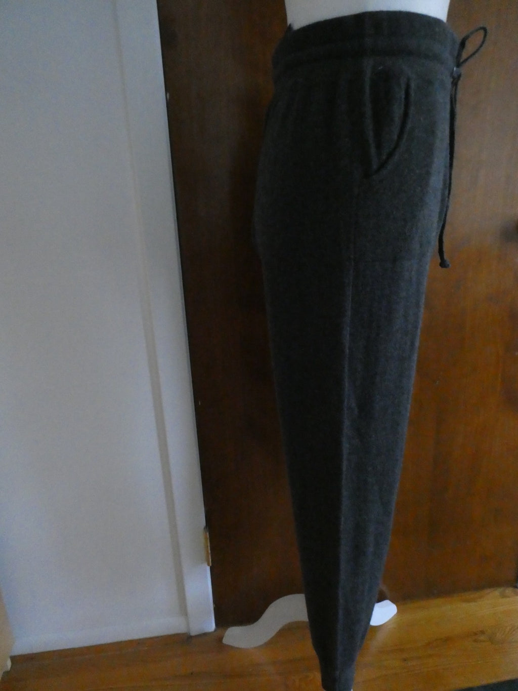 Bloomingdale's 100% Cashmere Jogger Pants Dark Gray Small NWT Drawstring $218