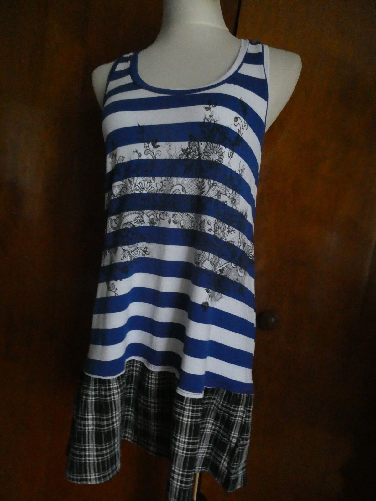 Scrapbook women’s Long sleeveless long top multicolor large