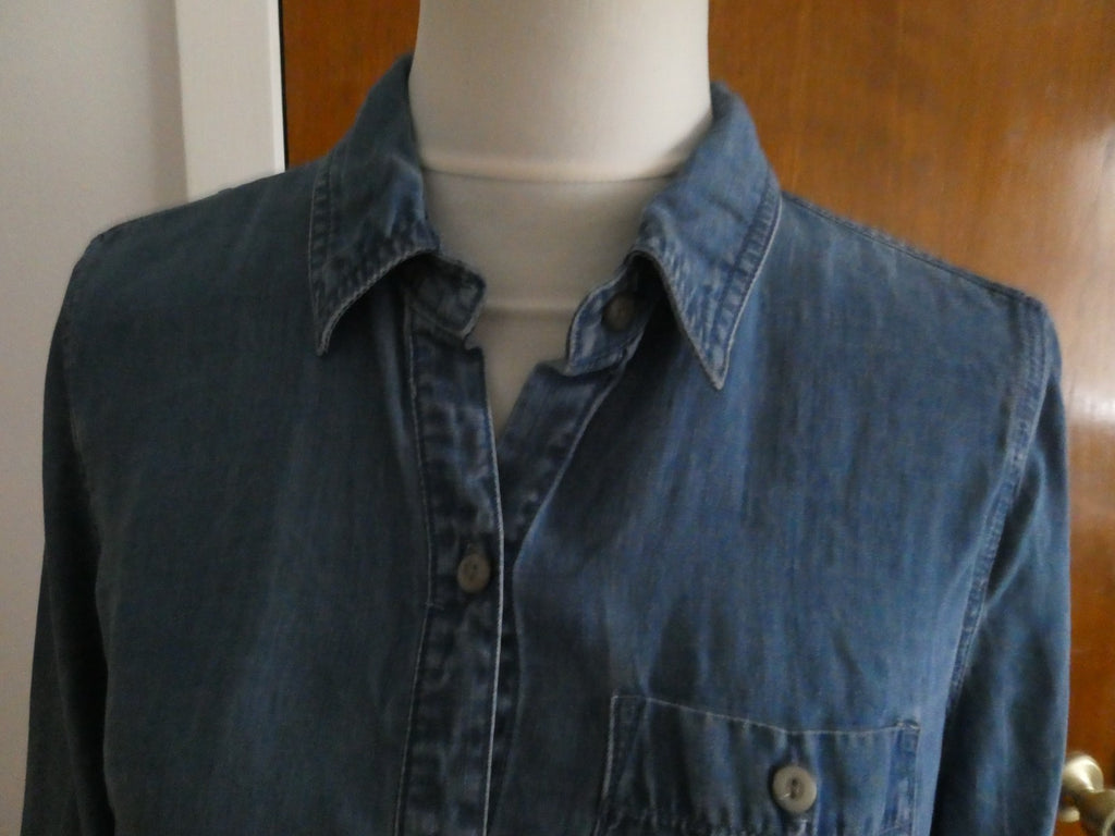 Merona Women’s Tencel Chambray Button Front Shirt Size Large Blue Long Sleeve