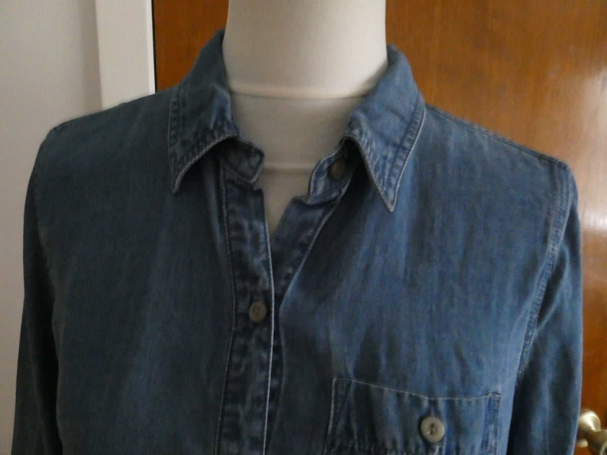 Merona Women’s Tencel Chambray Button Front Shirt Size Large Blue Long Sleeve