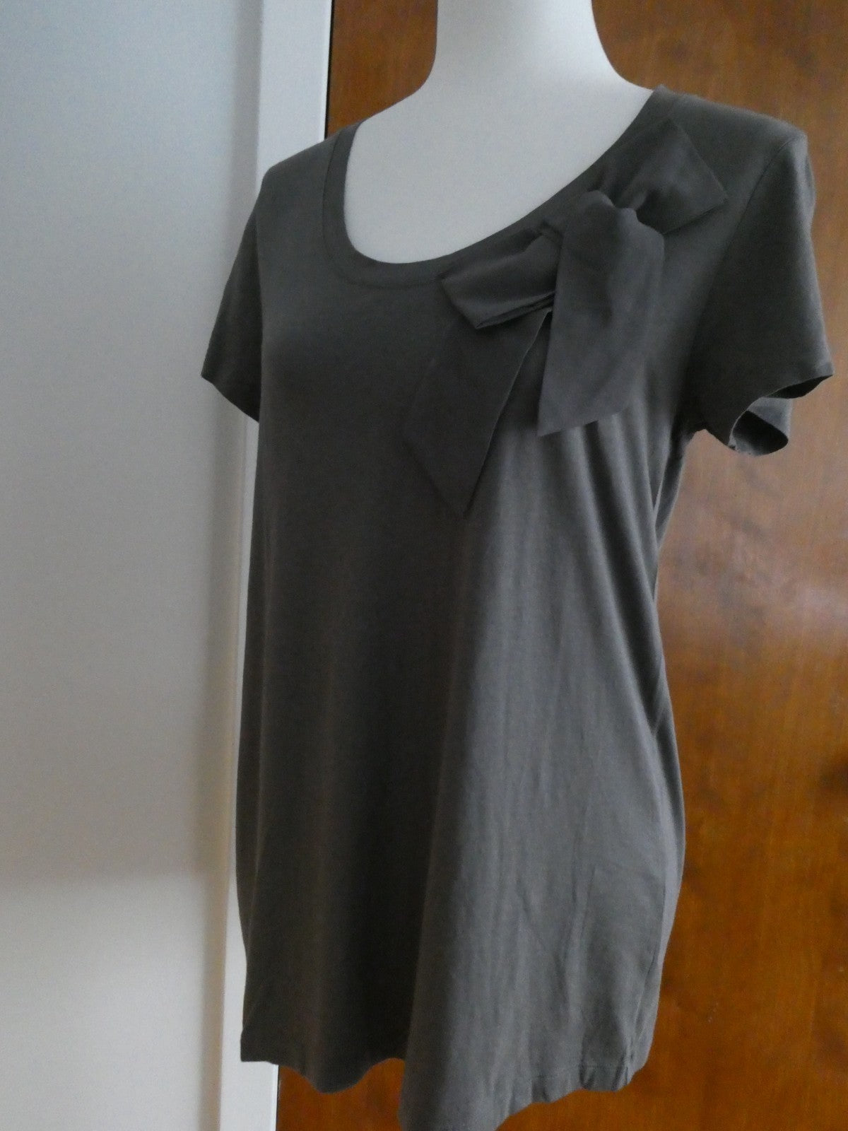 Gap women’s gray bow detailed cotton/modal decorated short sleeve top size Large