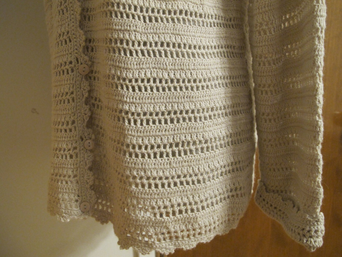 Women's beige knitted gorgeous buttoned cardigan S/M from Italy.