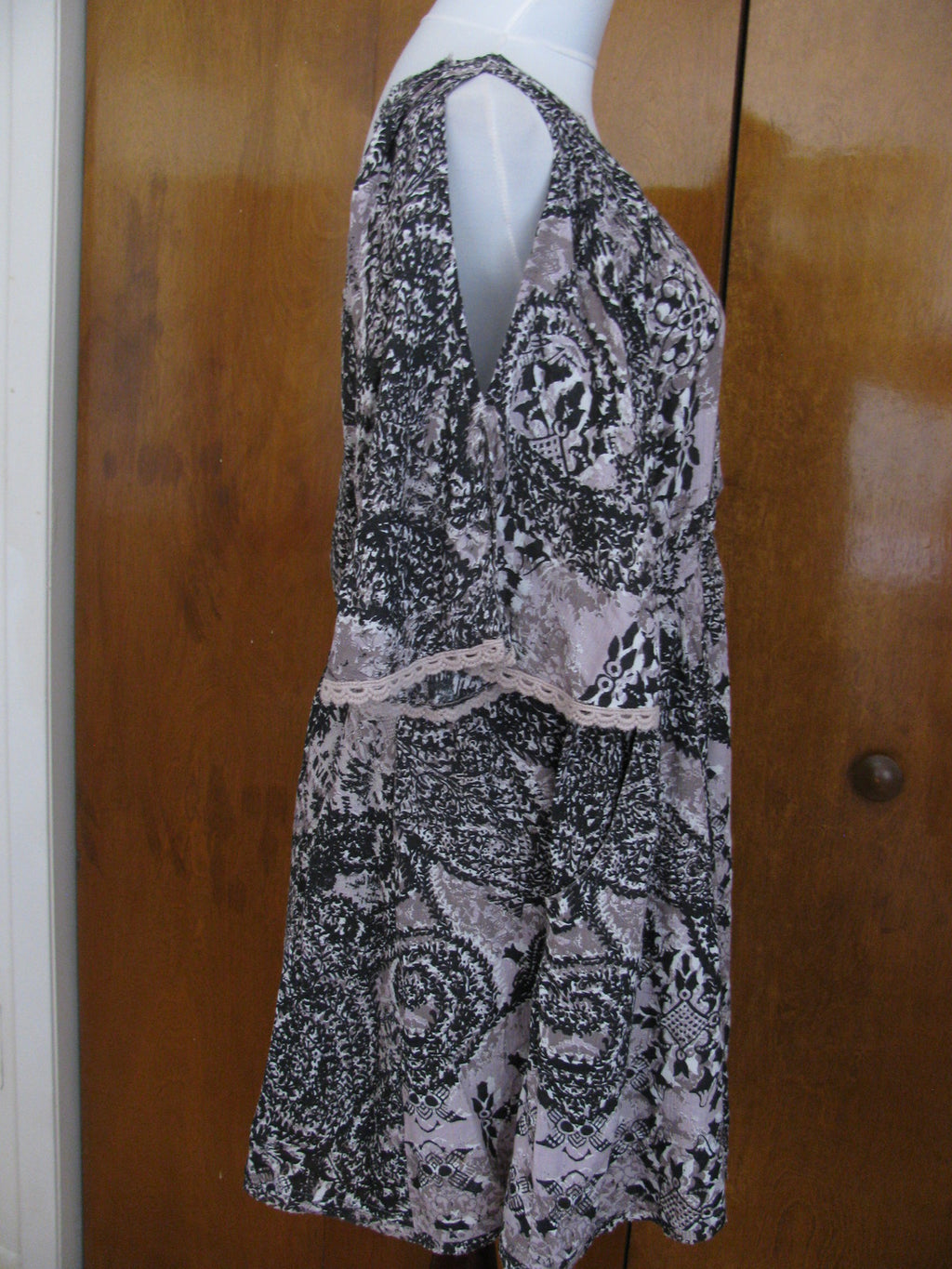 Free People women’s multi color relaxed fit lined soft rayon dress Large
