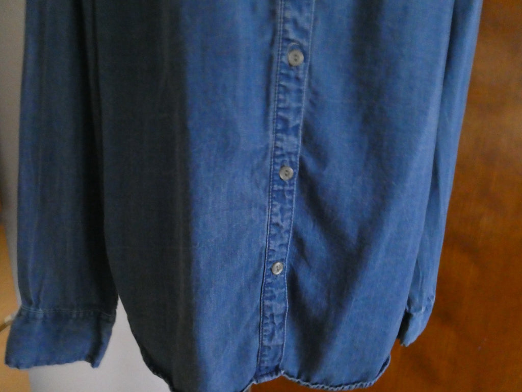 Merona Women’s Tencel Chambray Button Front Shirt Size Large Blue Long Sleeve