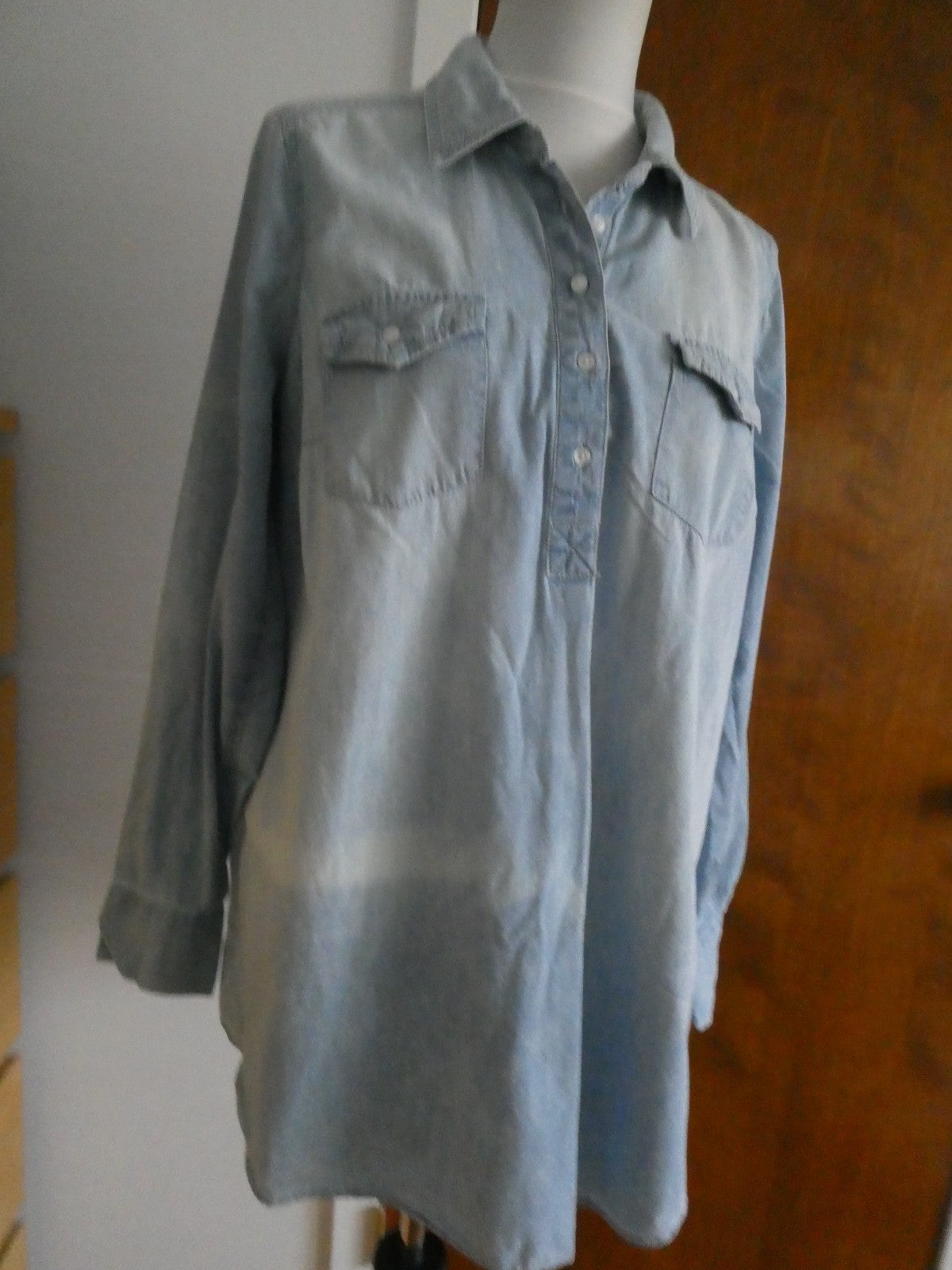 Liz Lange Size Large Maternity Top Blue Chambray Long Sleeve Henley