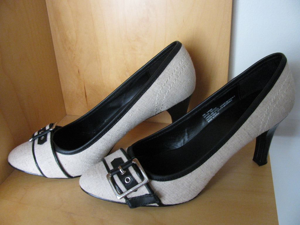 Banana Republic ivory textile detailed classic 2 3/4 heel pump shoes Size 6