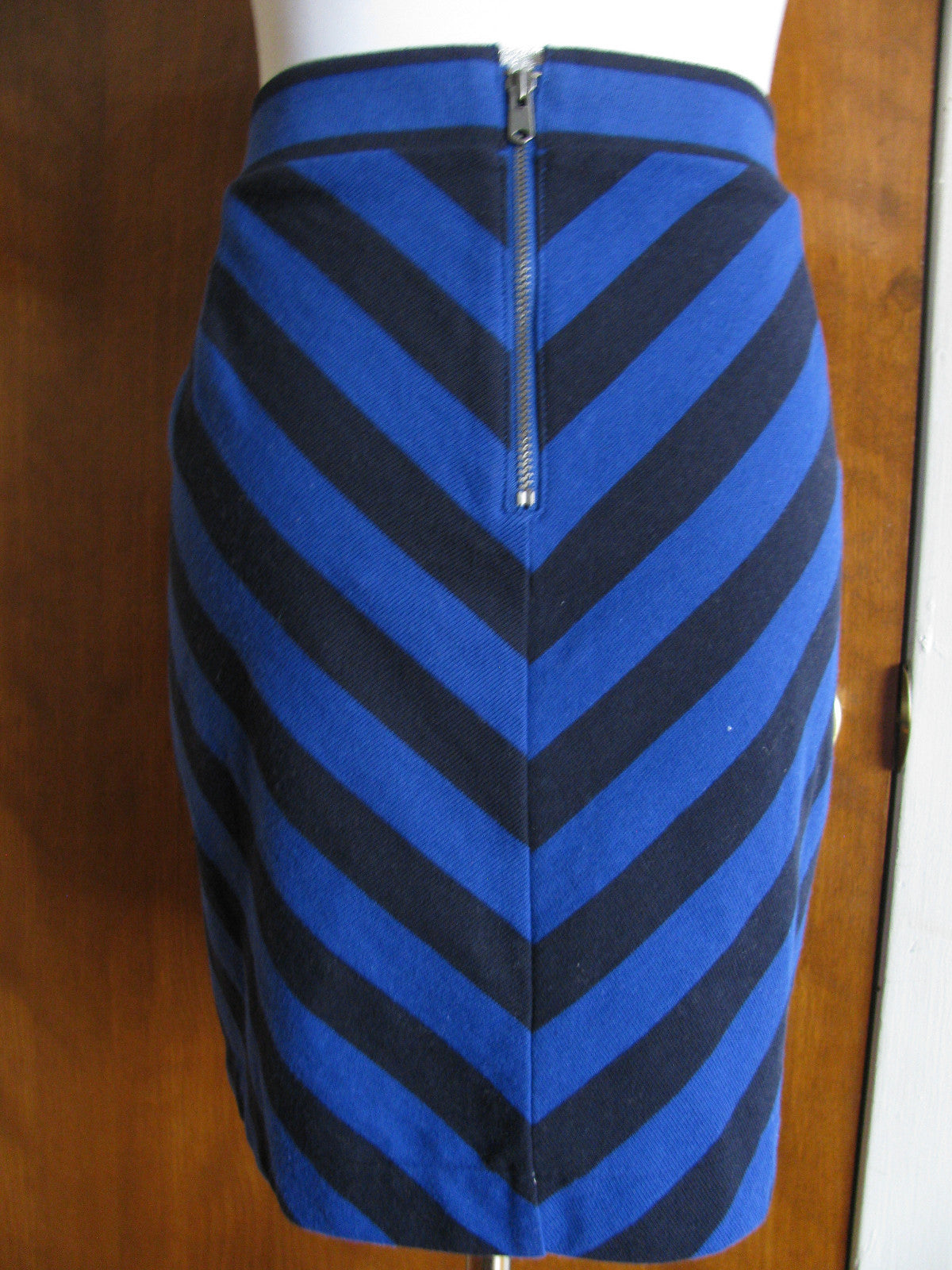 Gap women’s striped blue navy blue Jersey knit mini skirt 