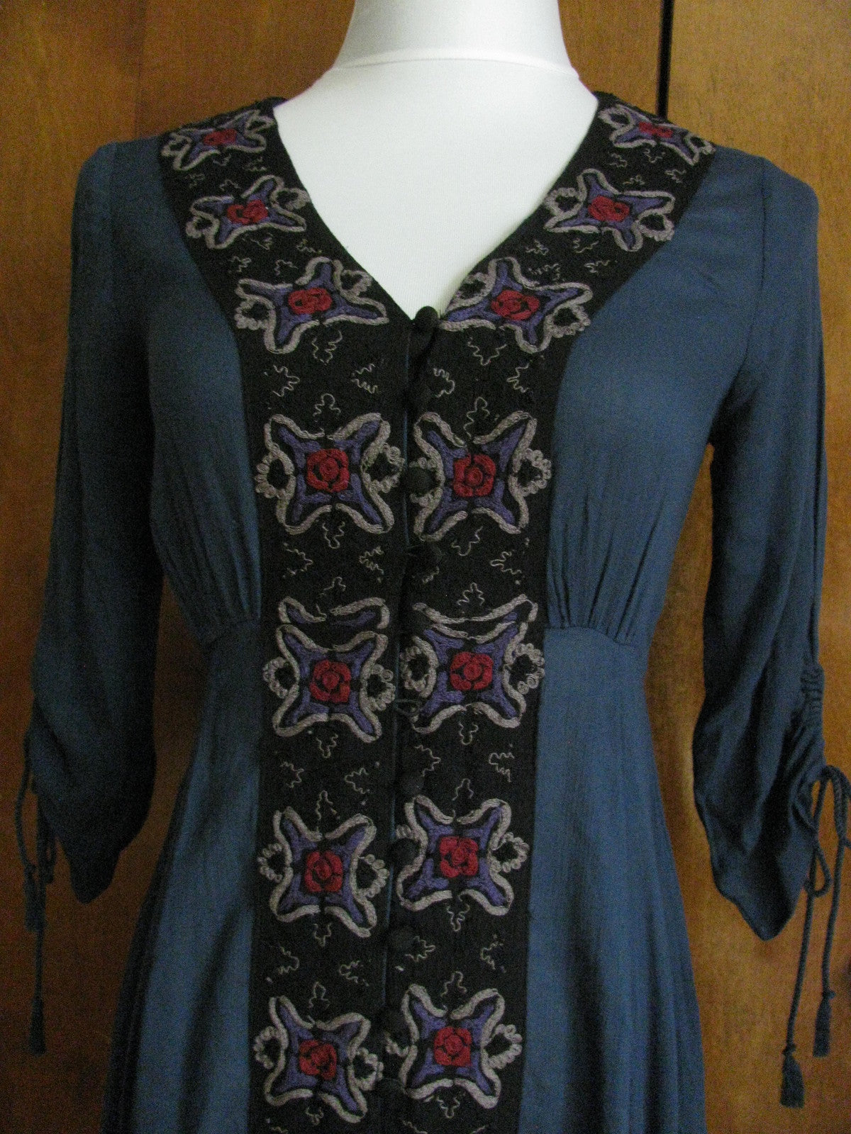  Free People Women's Navy Black Embroidered Soft Rayon Dress Size 2 New