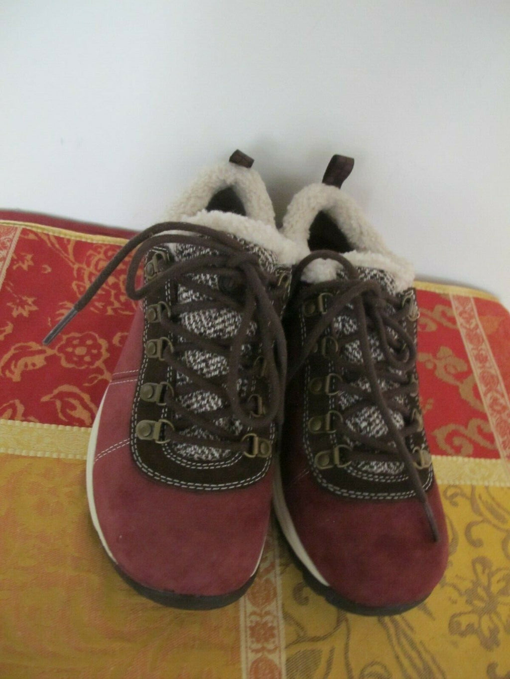 Merrell Air Cushion Women’s burgundy suede sneakers shoe size US 8 