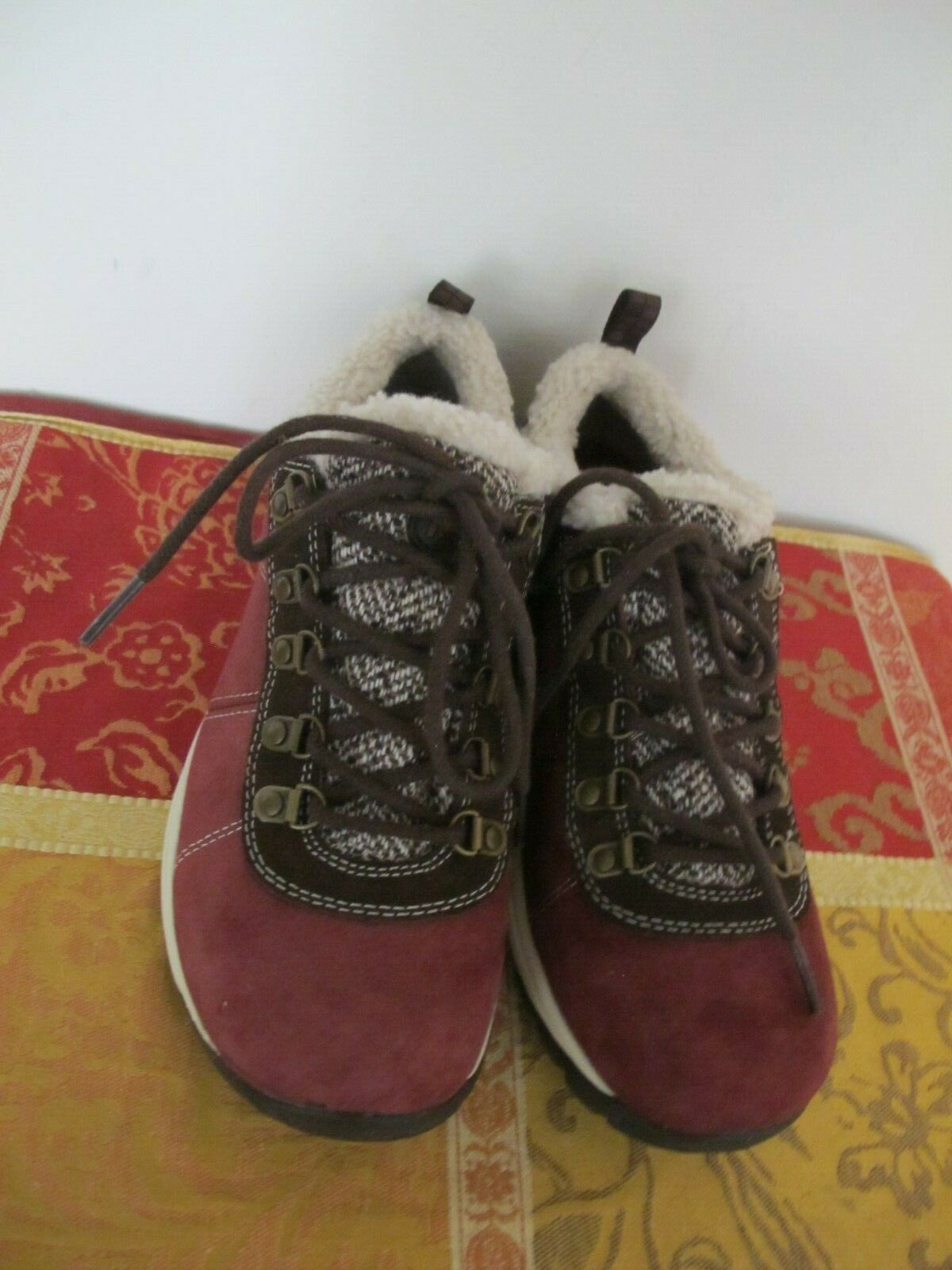 Merrell Air Cushion Women’s burgundy suede sneakers shoe size US 8 