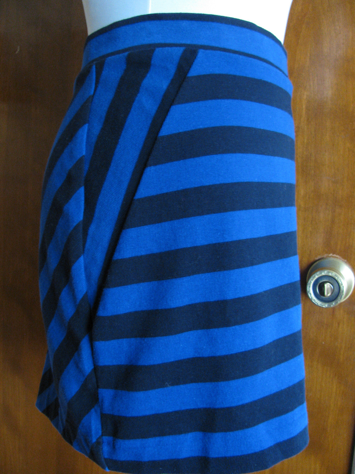 Gap women’s striped blue navy blue Jersey knit mini skirt 