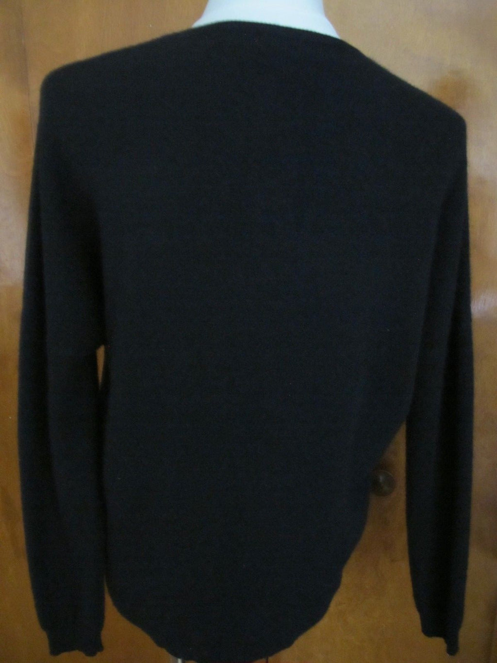 Bloomingdale’s women’s black lace-trimmed cashmere sweater Size S bit big