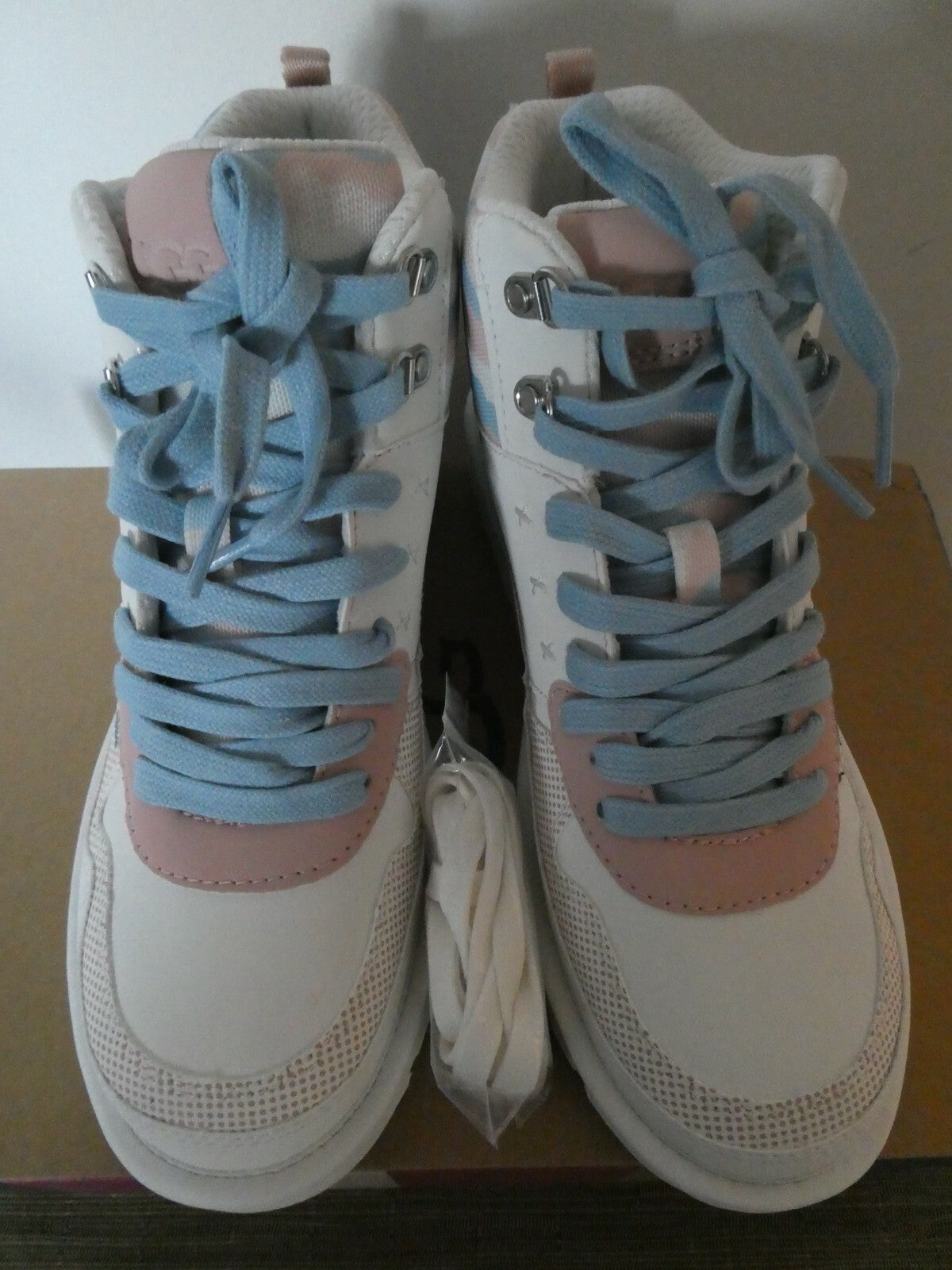 Ugg Australia Women’s Highland Multi Color Hi Top Sneakers Cali Collage US 8