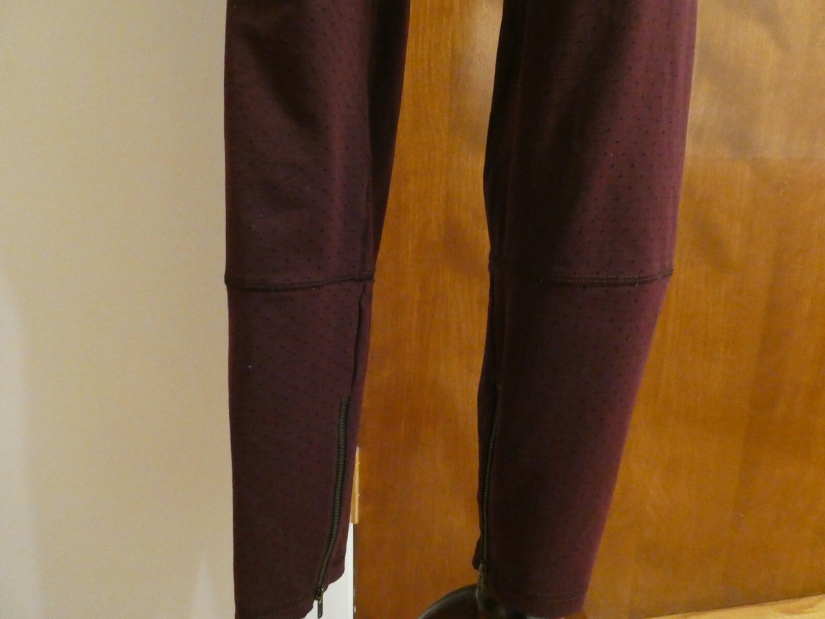 Lululemon Burgundy Yoga Legging with Side Pockets Size 4 (can fit size 2)