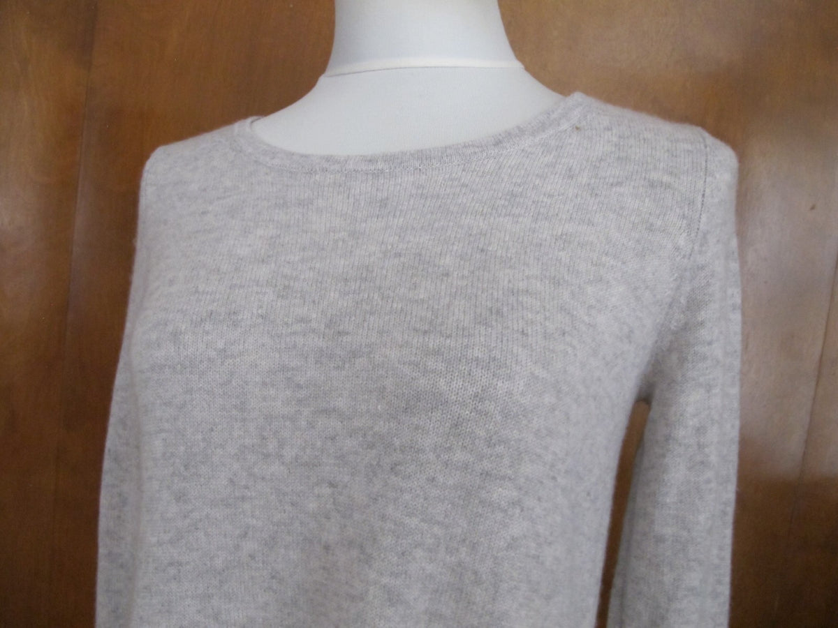 By Bloomingdale’s womens cement 2Ply cashmere sweater Size XS, S