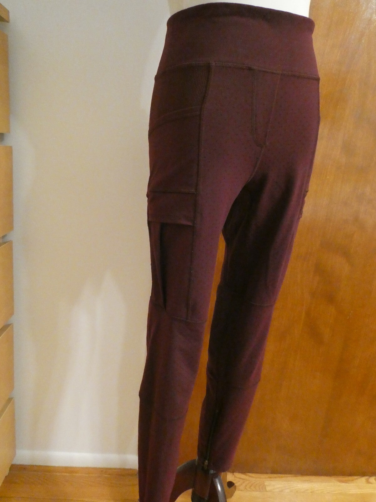 Lululemon Burgundy Yoga Legging with Side Pockets Size 4 (can fit size 2)