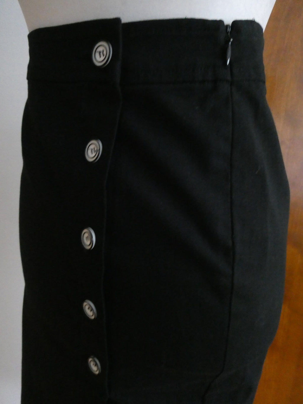 Bebe Black Pencil Skirt Button Front Lined Cotton Knee Length Chic Size 2