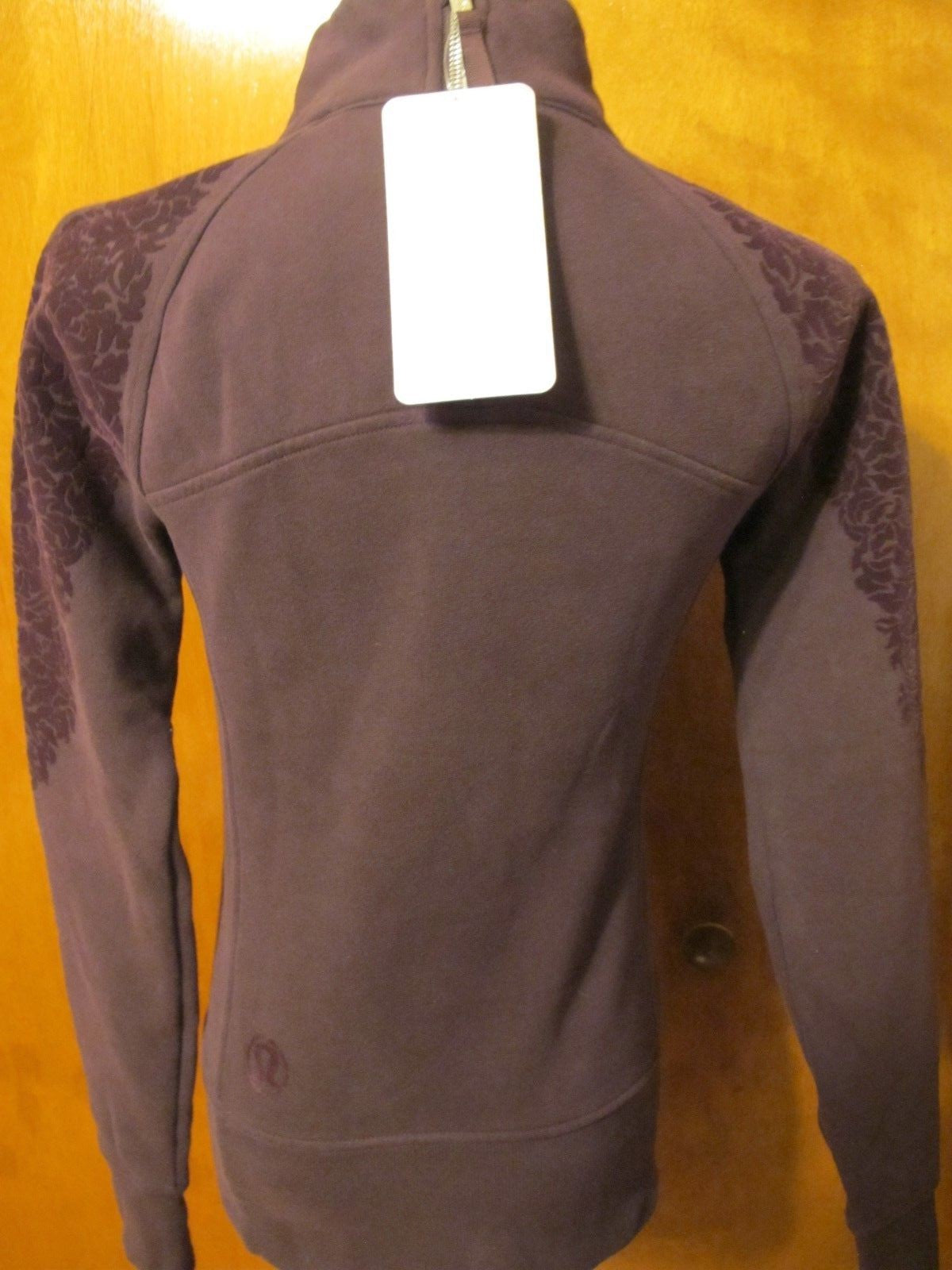 Lululemon women’s dark chocolate athletic yoga sweater 4 