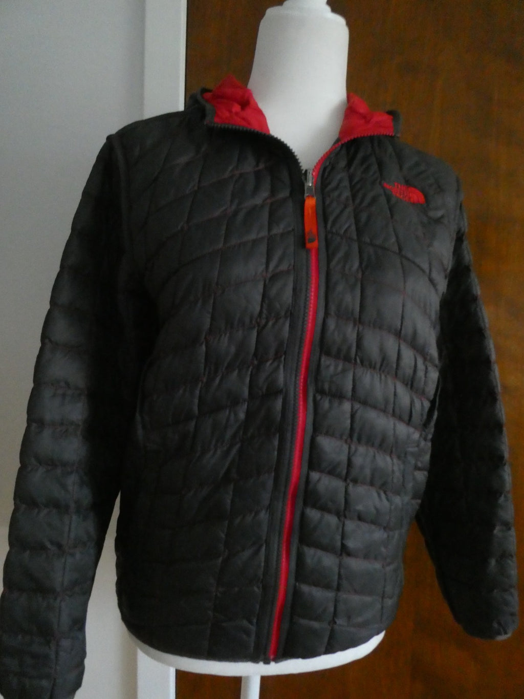 The North Face Boys Reversible Hooded Puffer Jacket Red/Black Size Large 14/16