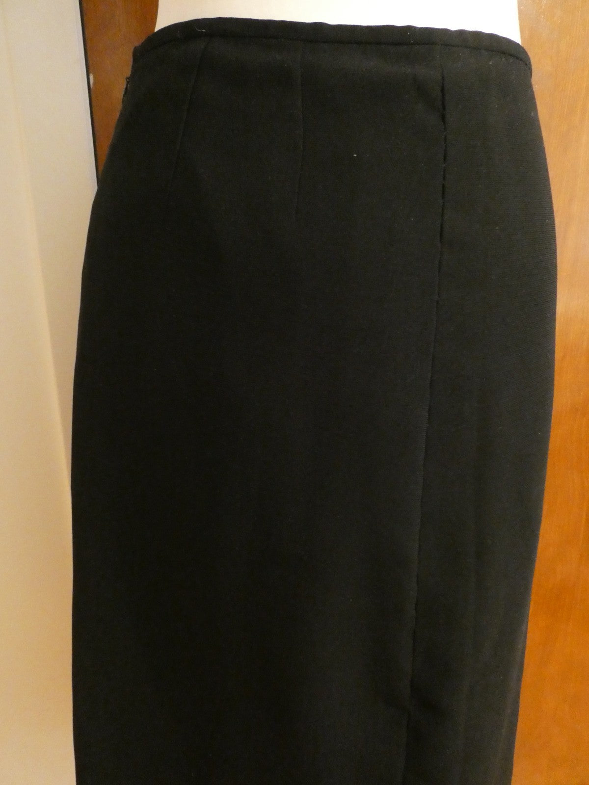 Canada women's black wool stylish front left side pleated skirt size 12