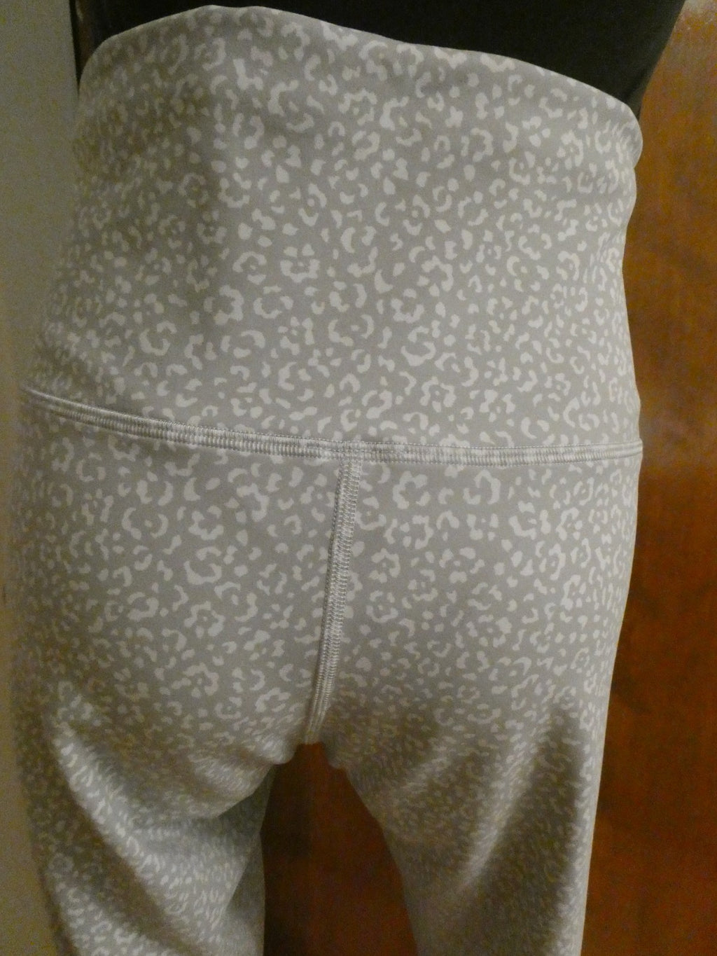 Lululemon Women Wunder Train High-Rise Crop 23" White/Gray Sz 14