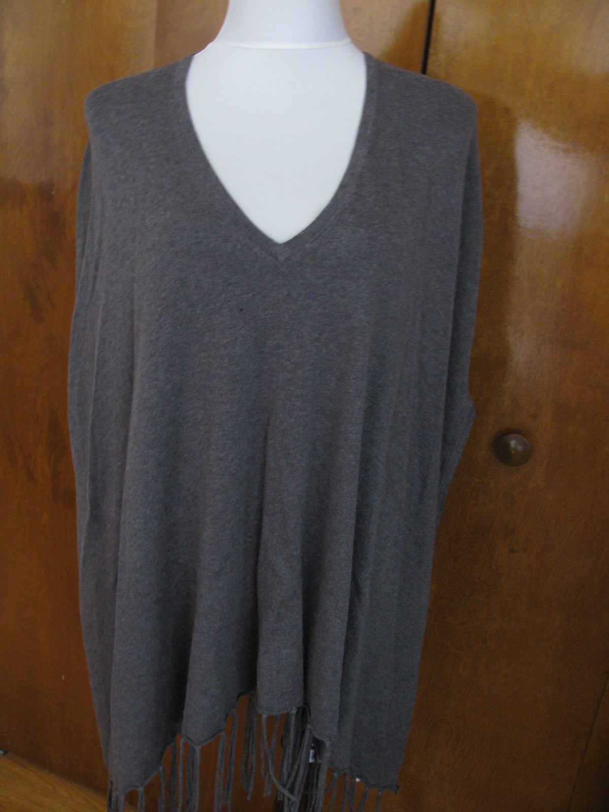 Michael Kors Women’s Derby Gray V-Neck Poncho L/XL 